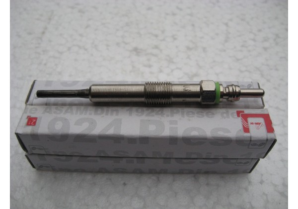 Комплект свічок розжарювання, (4 шт) Renault 1.5 dci, 8200682592